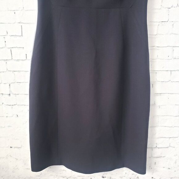Tahari Sheath Dress Size 4 Solid Black LBD V-Neck Lined Sleeveless Back Zip - Picture 4 of 8